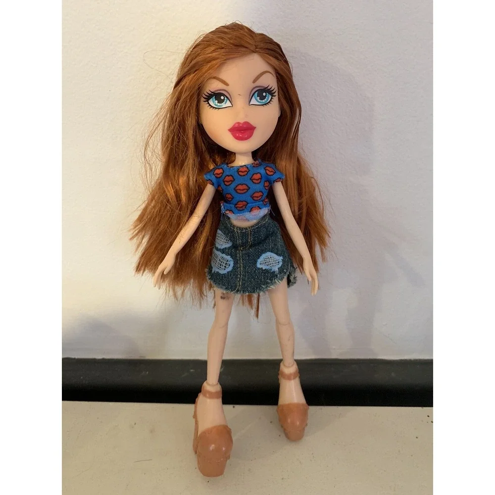 2015 Bratz MGA Red Hair Meygan Doll Lip Shirt Denim Skirt